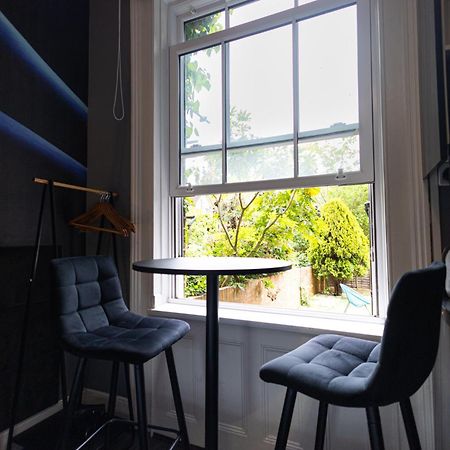 London, Jacuzzi 1 Bedroom Apartment Лондон Экстерьер фото